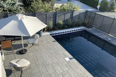 Image de Pristine Home with Pool, Close to Beaches & Trails