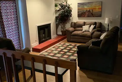 Image de Beautiful townhouse in a phenomenal area - Minutes away from all major highways
