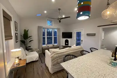 Image de Custom cottage close to everything-Enjoy long walks on beach without the crowds!