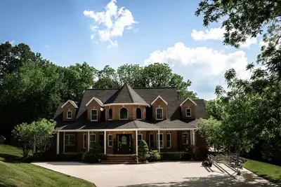 Image de The Swan House:  Private, Peaceful, and Picturesque Lakefront Property