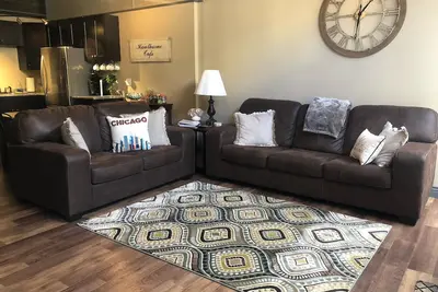 Image de Lincoln’s Loft - Hawthorne Suite Downtown Lincoln, Il