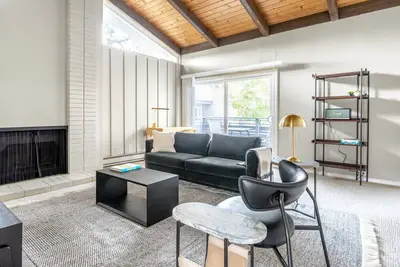 Image de Generous Sunnyvale 3br w/ Pool, Gym, A/C, near Caltrain, by Blueground