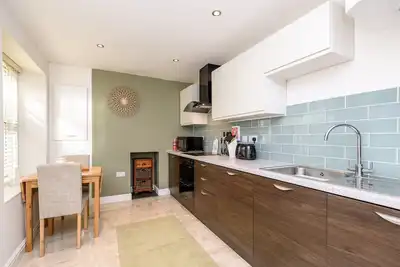 Delightful town centre cottage