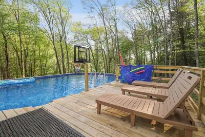 Image de Secluded 4 Br-Heated Pool/Hot Tub/Game Room/Fishing Pond/Huge Deck/Fire Pit!