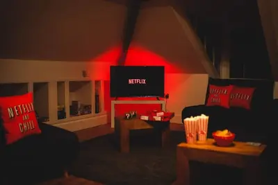 Games and Movies Lounge 7 Bed City Centre Apartment