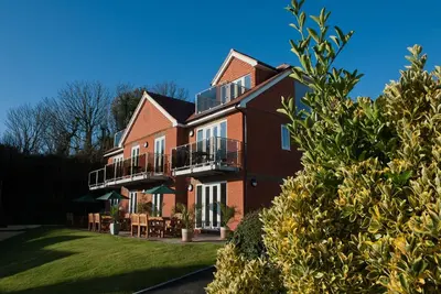 Image de Spacious Self-Catering 1 Bed Apt/Country & Sea Views