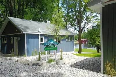 Image de Beech - Grace Landing Cottages With Stunning Sunsets Over Hamlin Lake