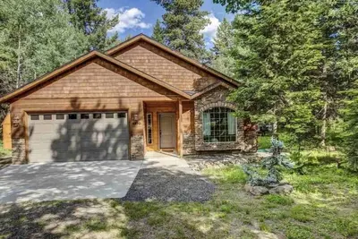 Image de Beautiful McCall family Cabin with hot tub 1. 5 miles from downtown McCall