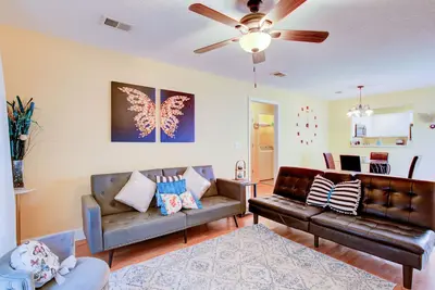 Image de #Butterfly to the Beach just 16 min. to nearest Beach #Sleeps up to 8 guests!