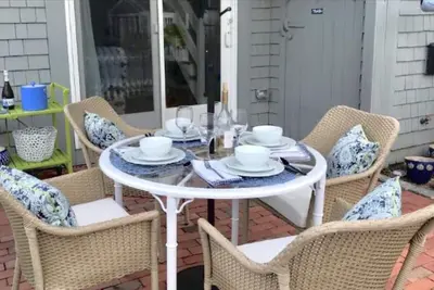 Image de Charming, Beachfront Cottage, Designer Furnishings, Newly Renovated, 2bd/1. 5bath