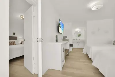 Image de Boutique Hotel 2 double beds with Pool, Location! 1 block to Beach/Restaurants