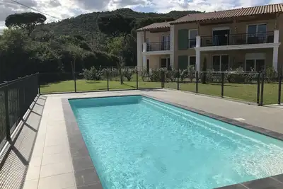 Image de Modern, air-conditioned 2-bed duplex apt with beautiful private terrace & garden