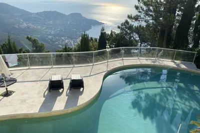 Image de Villa d’architecte, superbe vue mer et collines