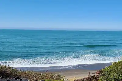 Image de Your private beach front holiday Villa Redwood coast, sandy beach, views galore!