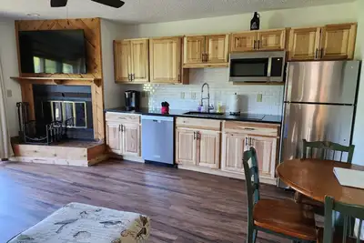 Image de Renovated kitchen 2 Br 2 bth Slp 6 Private association pool, close to Torch Lake