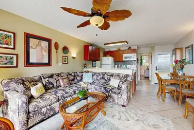 Ideal island condo steps from Turtle Beach with pool & patio