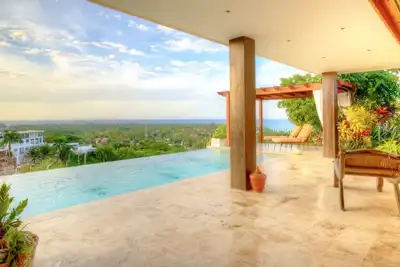 Cliffside Villa with Infinity Pool Amazing Panoramic Views and close to Beaches.