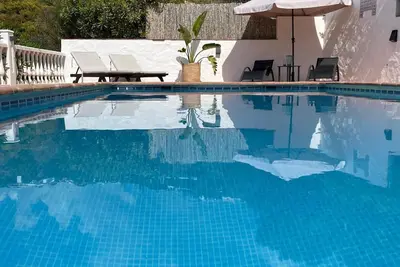Image de Casa Bán\nWonderful Villa with A/C 3 bedrooms 2 bathrooms. Private Pool & Bbq