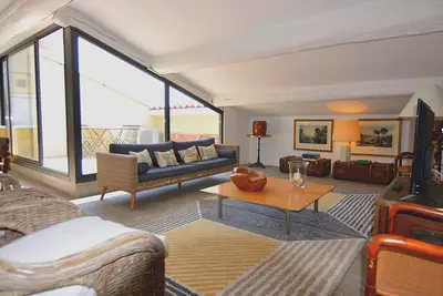 Image de Charmant Appartement Climatisé avec Terrasse, 2 Chambres, au Cœur de Mèze, près de l’Étang de Thau