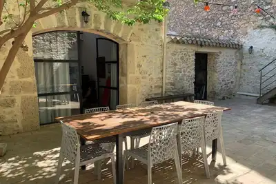 Image de Charmante maison climatisée avec cour privée à Bouzigues, idéal pour vacances en famille ou entre amis