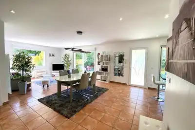 Image de Confort et Détente à Mèze: Villa avec Jardin, 3 Chambres, Climatisation et Wifi
