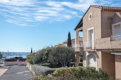 Image de Appartement cosy à 50 m de la plage à Bouzigues avec terrasse et parking privé.