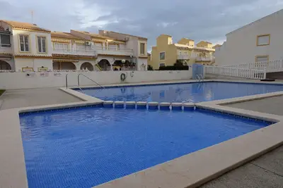 Image de 3 Bed first floor Apartment, communal pool and sea views, wifi.