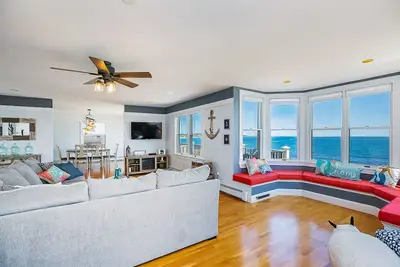 Image de Coastal Oasis with Unobstructed, Direct Ocean Views!