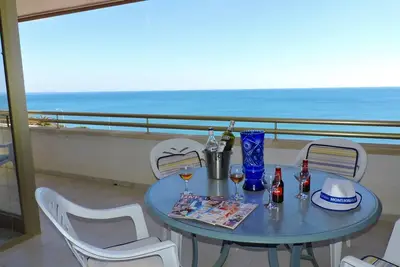 Image de Appartement Spectaculaire En PREMIÈRE Ligne De Mer Avec Vue Panoramique