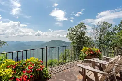 Image de Spectacular Mountain retreat- First time this home offered as a rental