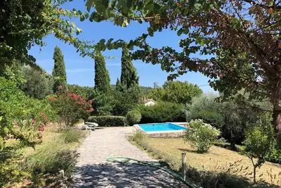 Image de maison de charme avec piscine privée en Provence