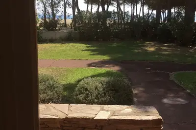 Image de A 30 metres de la plage, 2 pièces  rez de jardin   vue  mer et pinède