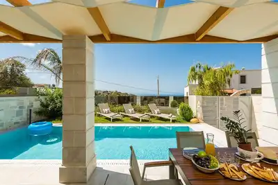 Athena Villa, Family Paradise with Heated Pool