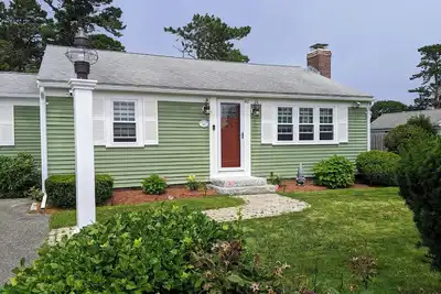 Image de Walk to the beach- Completely renovated 3 bedrooms house, central A/C