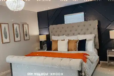 Image de King Bed-Large open space for family fun!