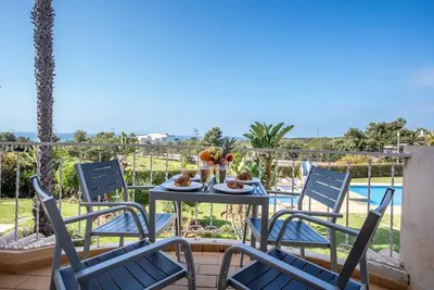 Image de 10 Marinha - Two Bed Apt At Award Wining Beach