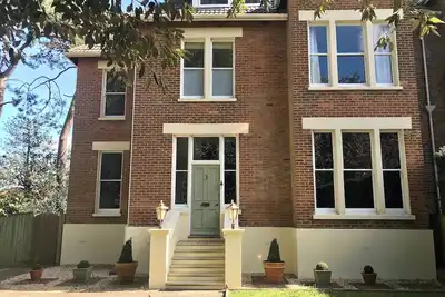 Image de 5 bedroom accommodation in Poole