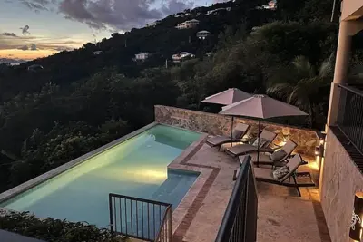Beneath the Mango Tree: Private Pool, Prime Location, Stunning Sunsets!