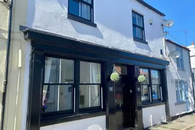 Image de Flamborough Rock House & Cottage - village centre location - sleeps 12