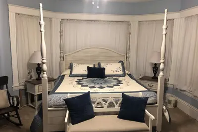 The Estate Room at Shoal Creek B&B