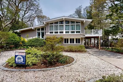 Image de Pet Friendly. 4 Bedrooms. 1 Block From Beach. Sleeps 12