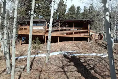 Image de Bear Foot Getaway: Secluded Cabin in Aspens, deck, Hot Tub, 6Mi to Cripple Creek