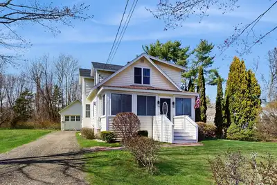 Image de Dog-Friendly Home w/Fireplace, Prime In-Town Location - Walk Everywhere