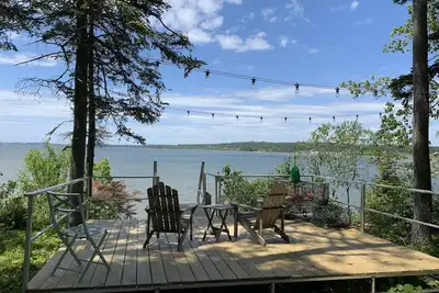 Image de Oceanfront Home; A Coastal Maine Woodland Retreat