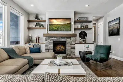 Image de Ultimate Vacay Home in Fam Friendly Neighborhood! Spacious Living | Gourmet Kitchen