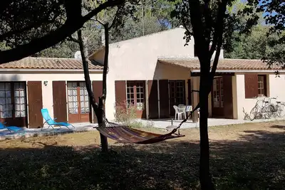 Image de Maison au cœur de la forêt à proximité de la plage et des commerces