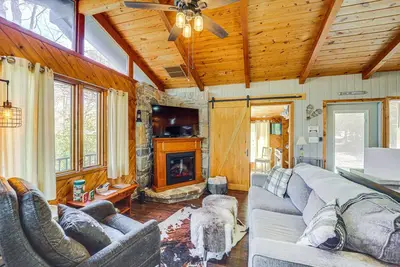 Image de Near Lake + Trails: Rustic Newland Cabin w/ Deck!
