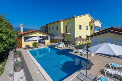 Image de New! Complex of 3 apartments in the suburbs of Labin