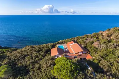 Image de Villa with pool and sea access, Wi-fi, bbq, tennis court, a/c, chef