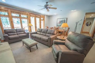 Image de Ski in/out condo with 3 balconies! Discounted Holiday Rates!